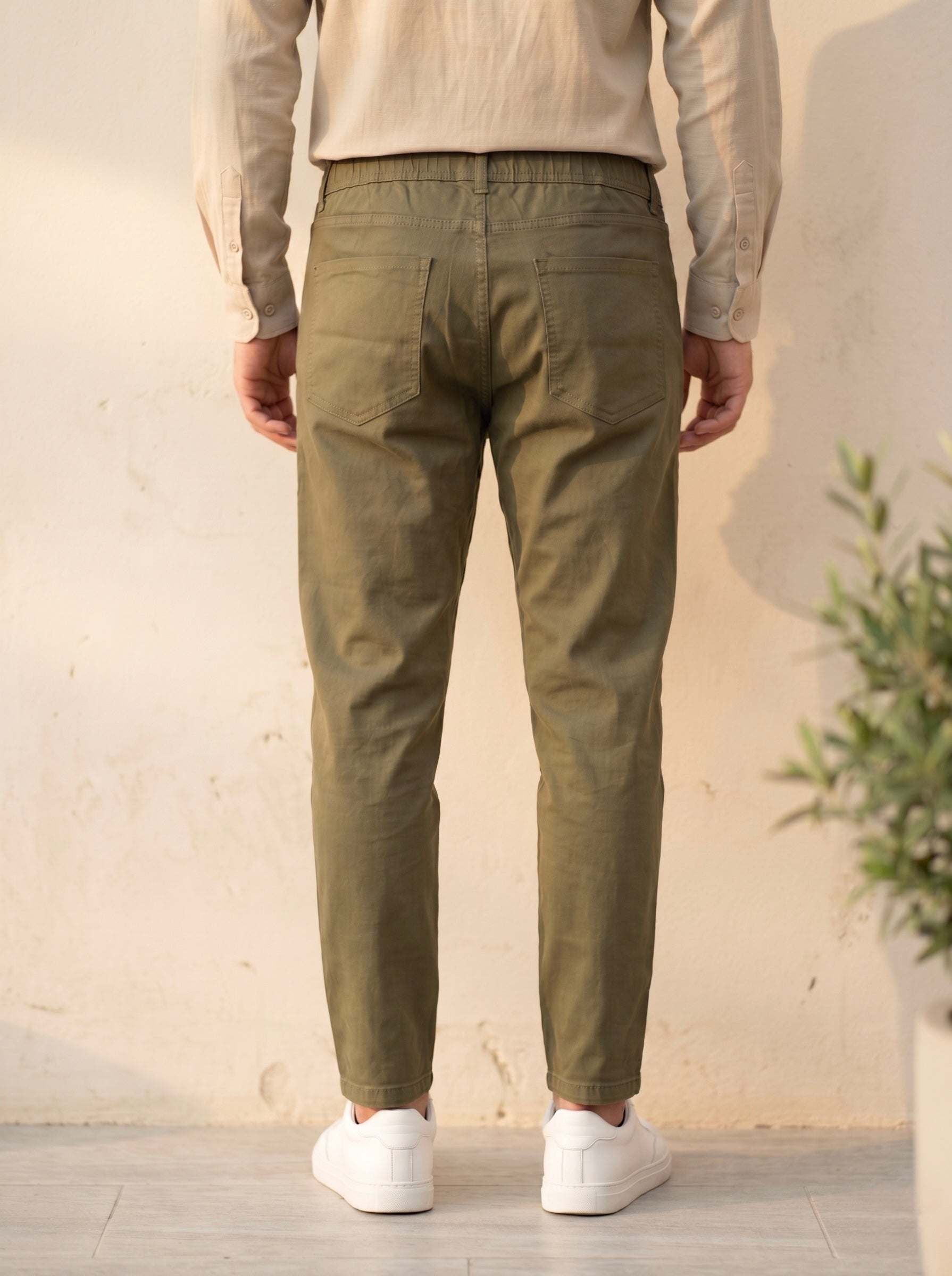Snipes carrot fit denim jeans showing a mid-rise style with classic five-pocket design and light blue wash.