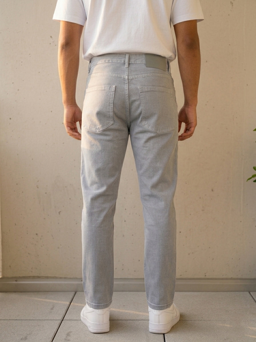Snipes mom fit denim jeans showing classic high-waisted design, light wash denim, and relaxed straight-leg style.
