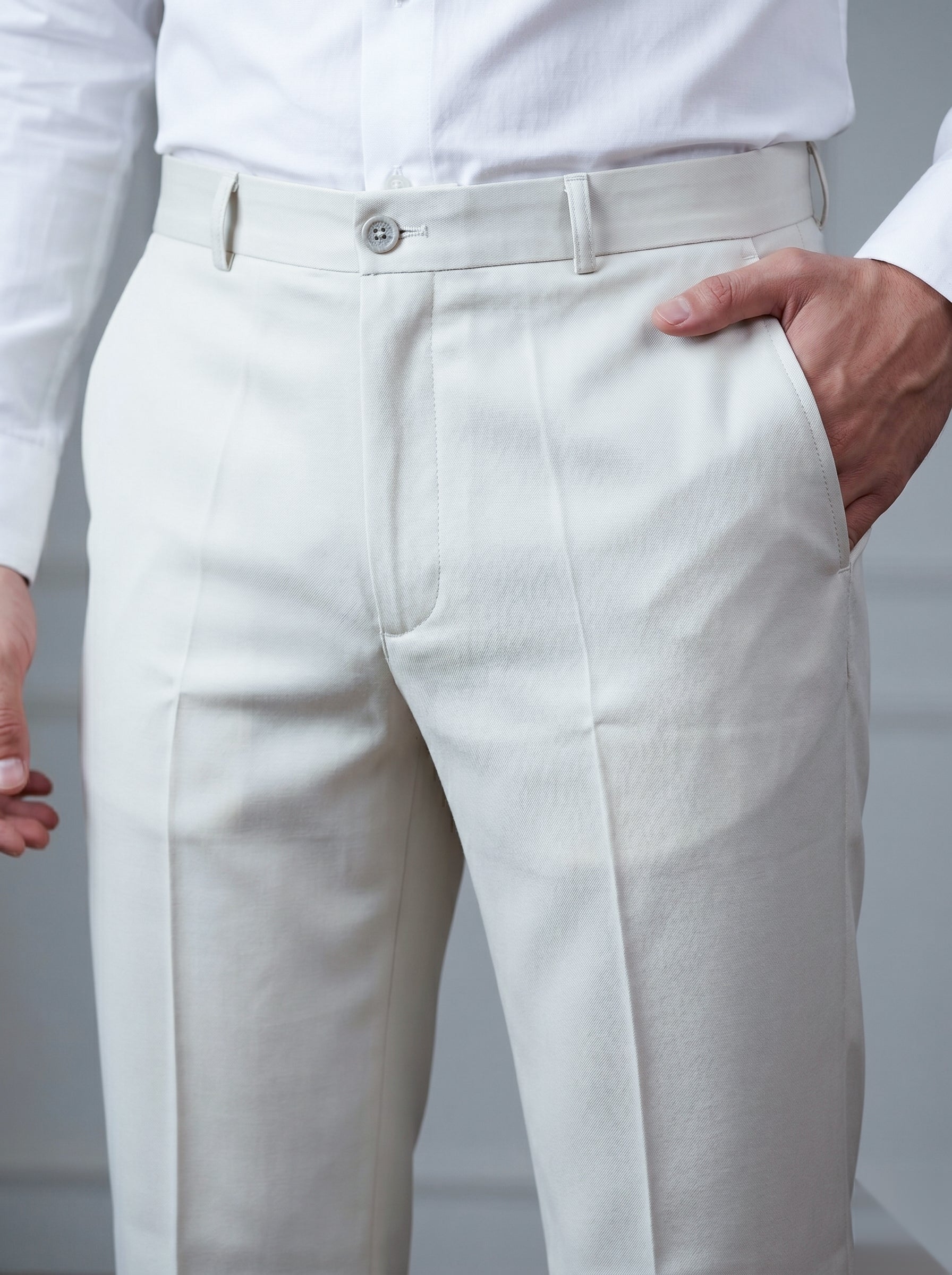 Snipes formal bootcut pants in dark fabric, tailored fit with a classic style, perfect for professional or dressy occasions.
