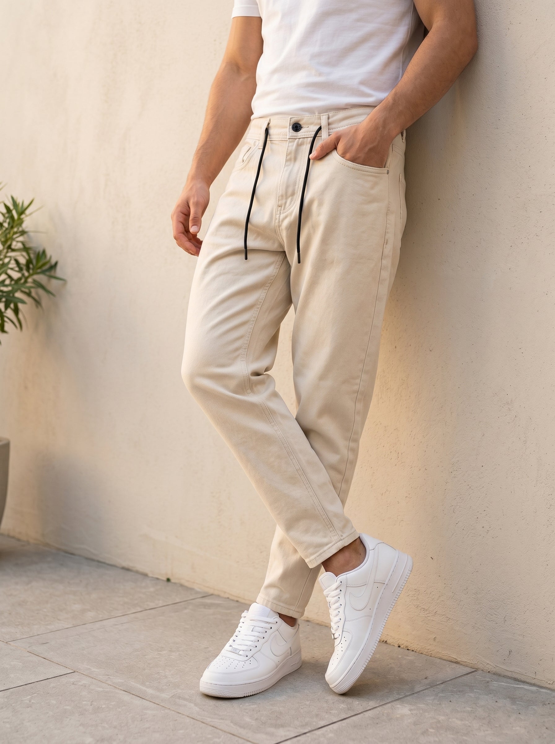 Snipes carrot fit denim jeans shown in a casual style, with a focus on the fit and fabric texture.