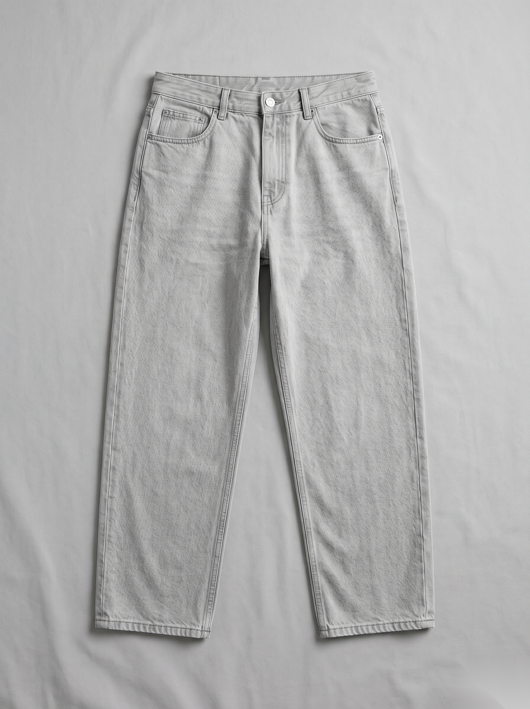 Snipes baggy fit denim jeans with relaxed style, shown in a front view featuring classic five-pocket design and light wash.