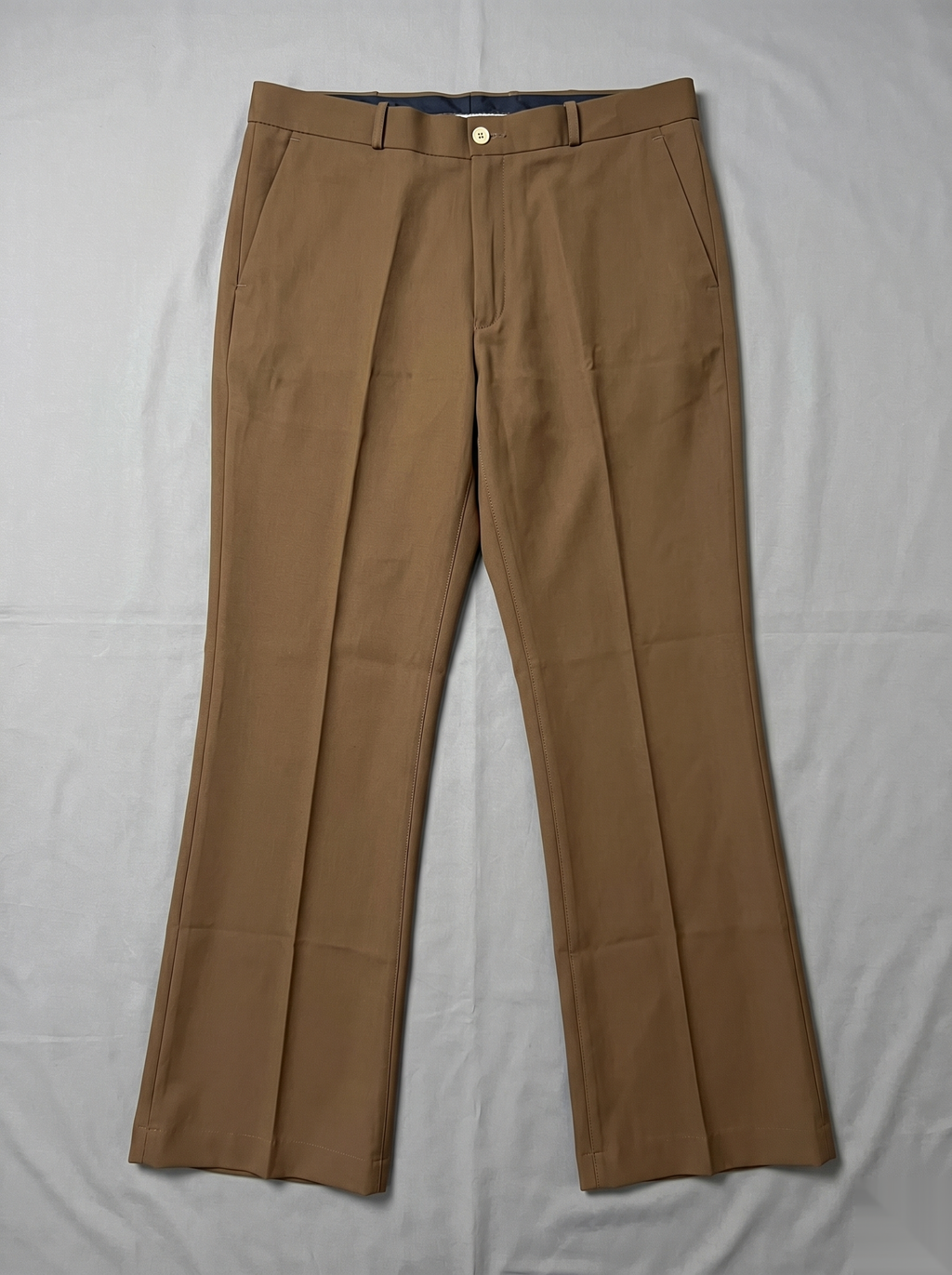 Snipes formal bootcut pants in dark fabric, tailored fit with classic design, suitable for professional and formal occasions.