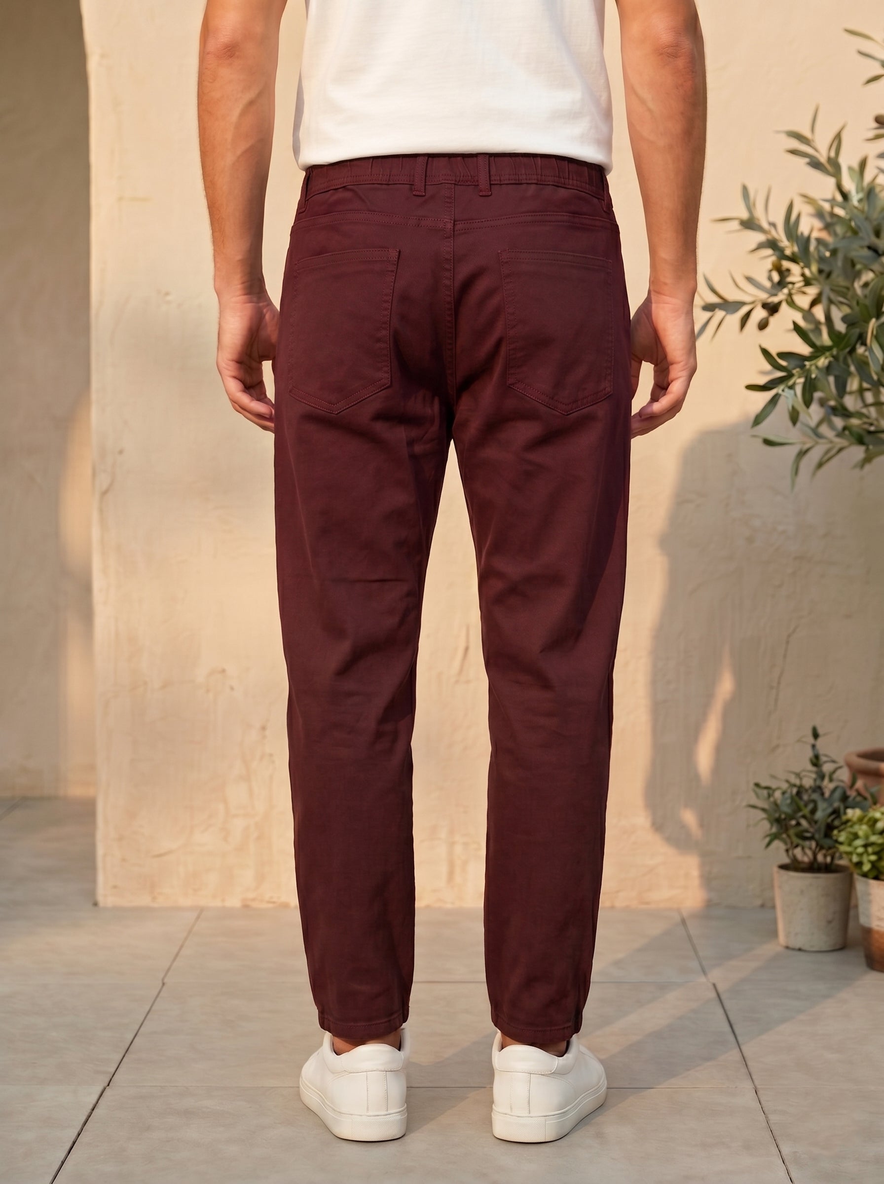 Snipes carrot fit denim jeans with classic blue wash and slim, tapered leg, displayed on a neutral background.