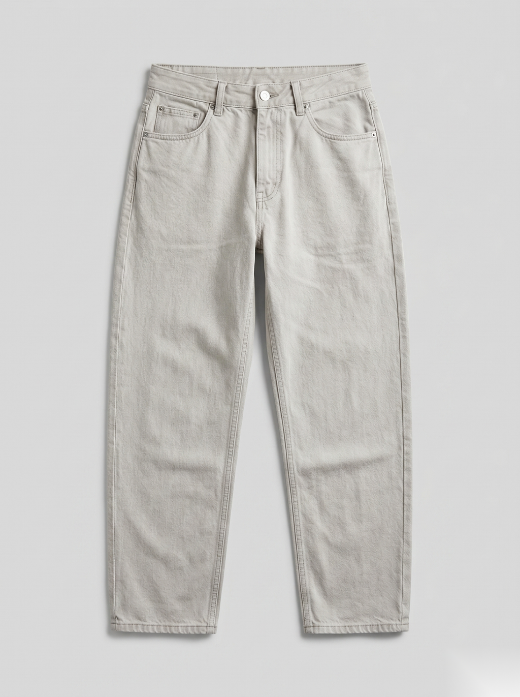 Snipes baggy fit denim jeans with a relaxed, loose fit and classic blue wash, displayed on a model.