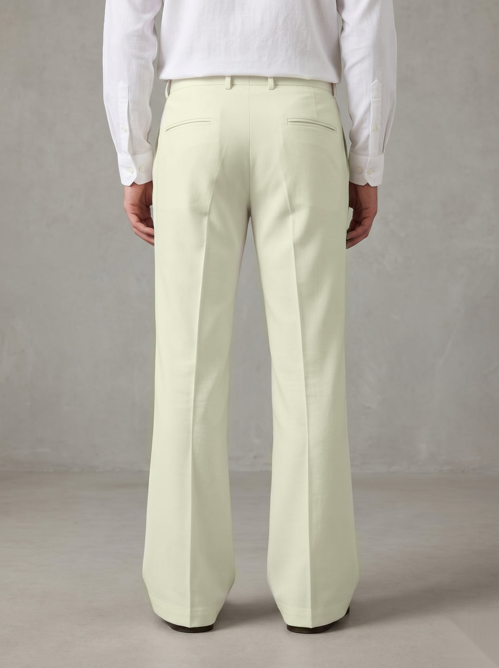 Snipes formal bootcut pants in dark fabric, styled with a tailored fit and classic design for professional or dressy occasions.