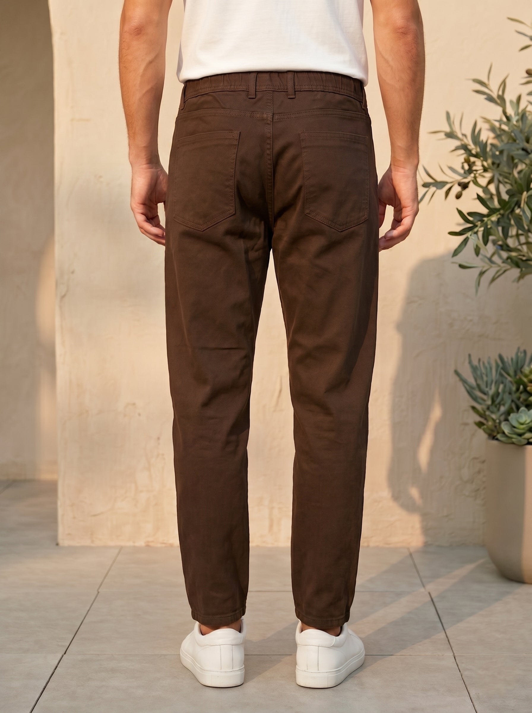 Snipes carrot fit denim jeans shown in dark wash with classic five-pocket design and modern tapered fit.