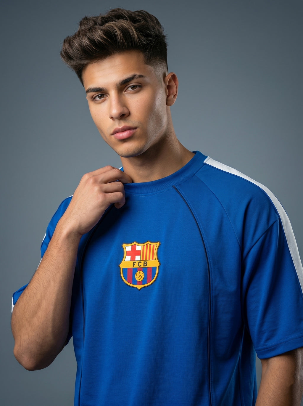 Snipes FB Oversized T-Shirt in black, featuring a relaxed fit and graphic design, displayed on a model.