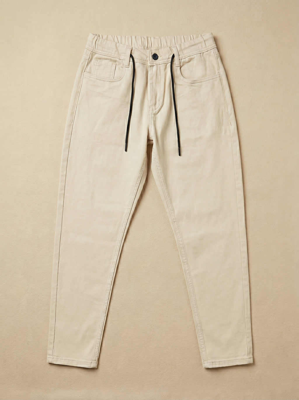 Snipes carrot fit denim jeans displayed on a model, showcasing the stylish and comfortable design of these casual jeans.