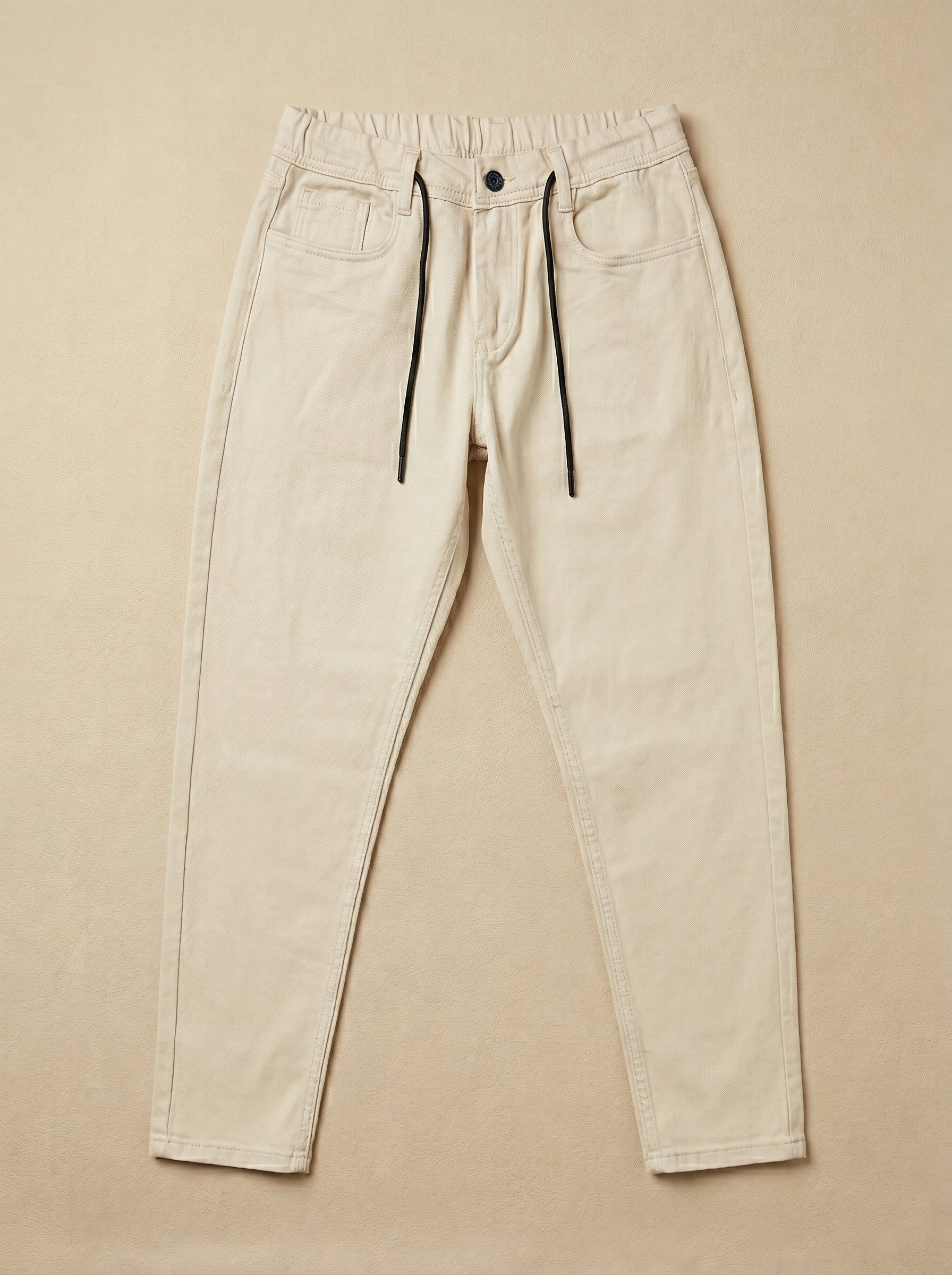 Snipes carrot fit denim jeans displayed on a model, showcasing the stylish and comfortable design of these casual jeans.