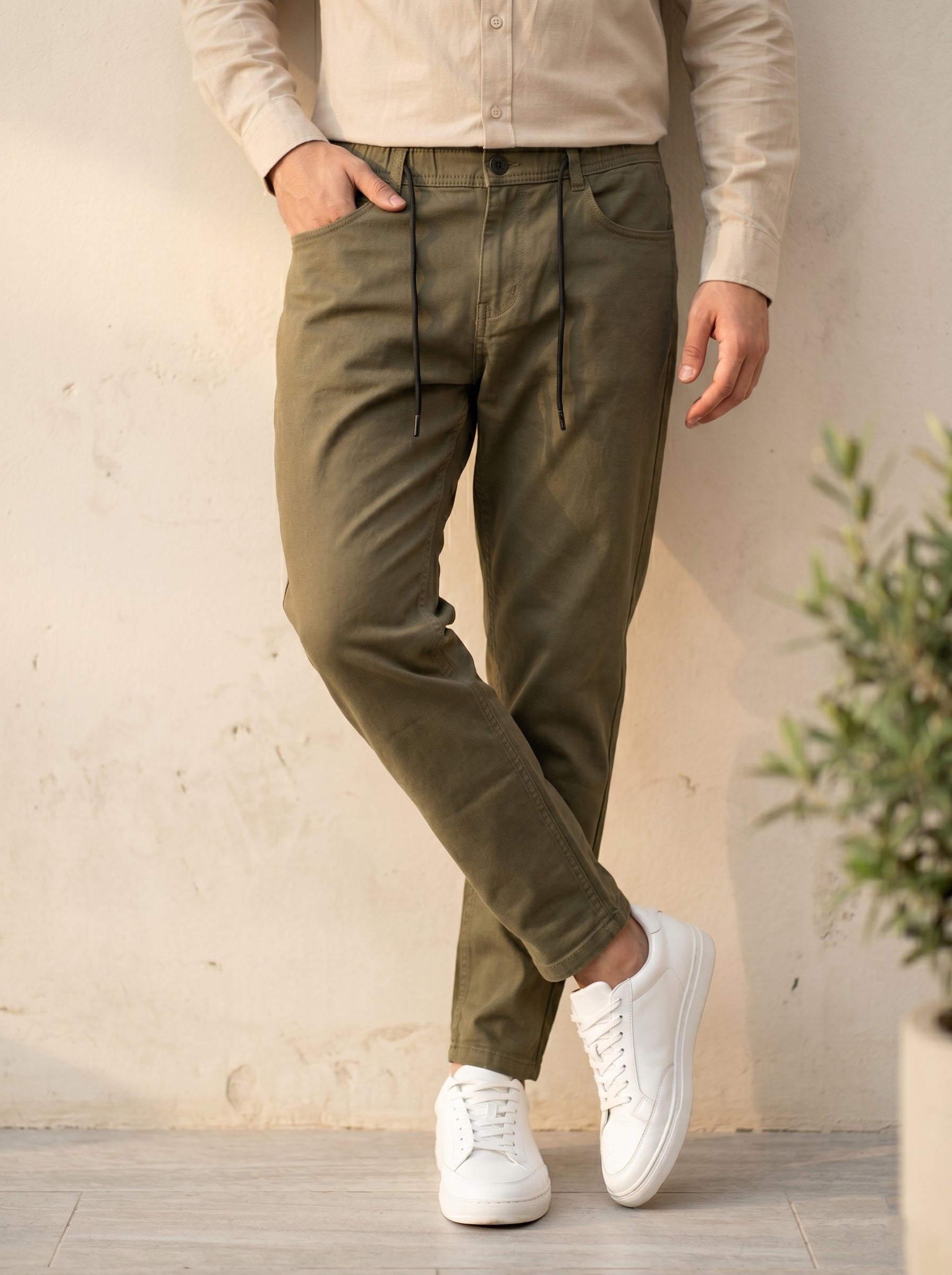 Snipes carrot fit denim jeans showing slim fit cut and classic five-pocket design on a plain background.