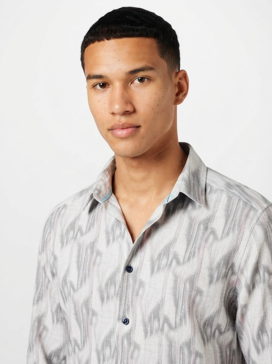 Men’s abstract print full sleeve casual shirt by Snipes, featuring bold, colorful abstract patterns and a relaxed fit.
