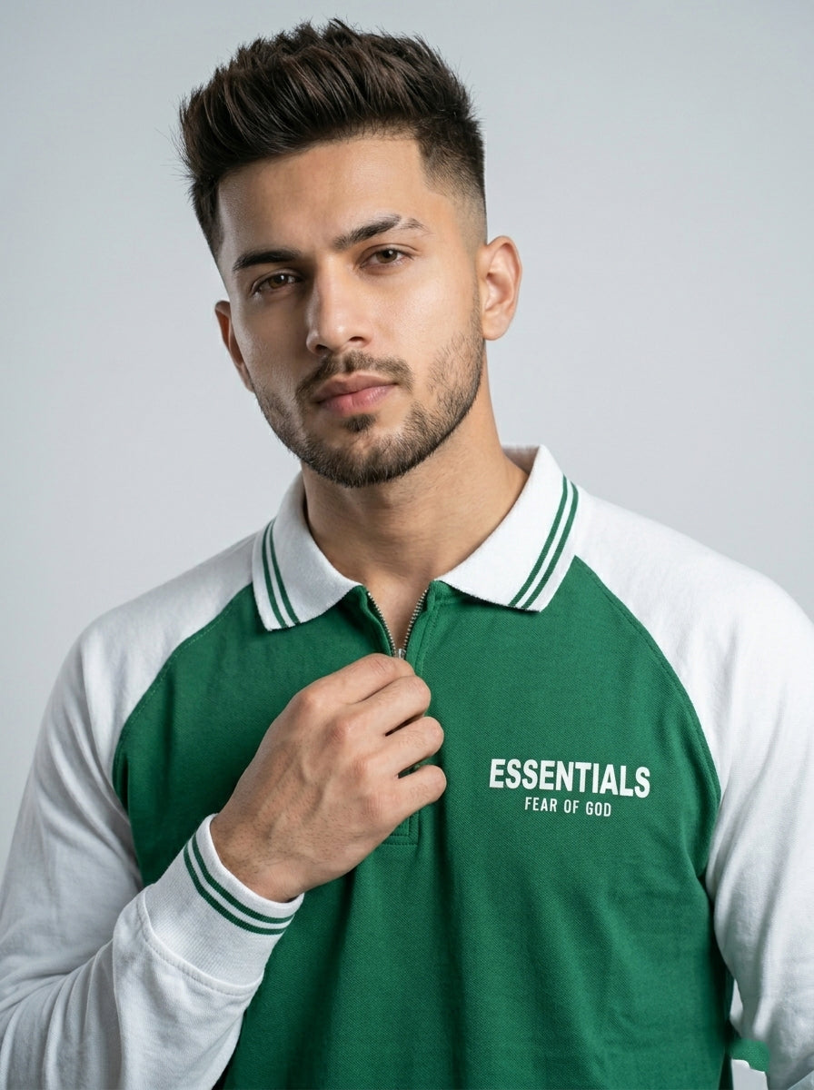 Snipes Essentials T-shirt F/S in classic design, featuring a comfortable fit and soft fabric, shown on a model.