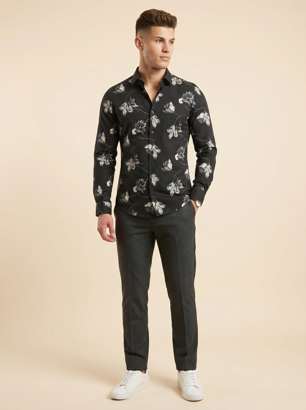 Stone printed shirt from Snipes featuring a stylish fabric pattern and casual fit, displayed on a mannequin.