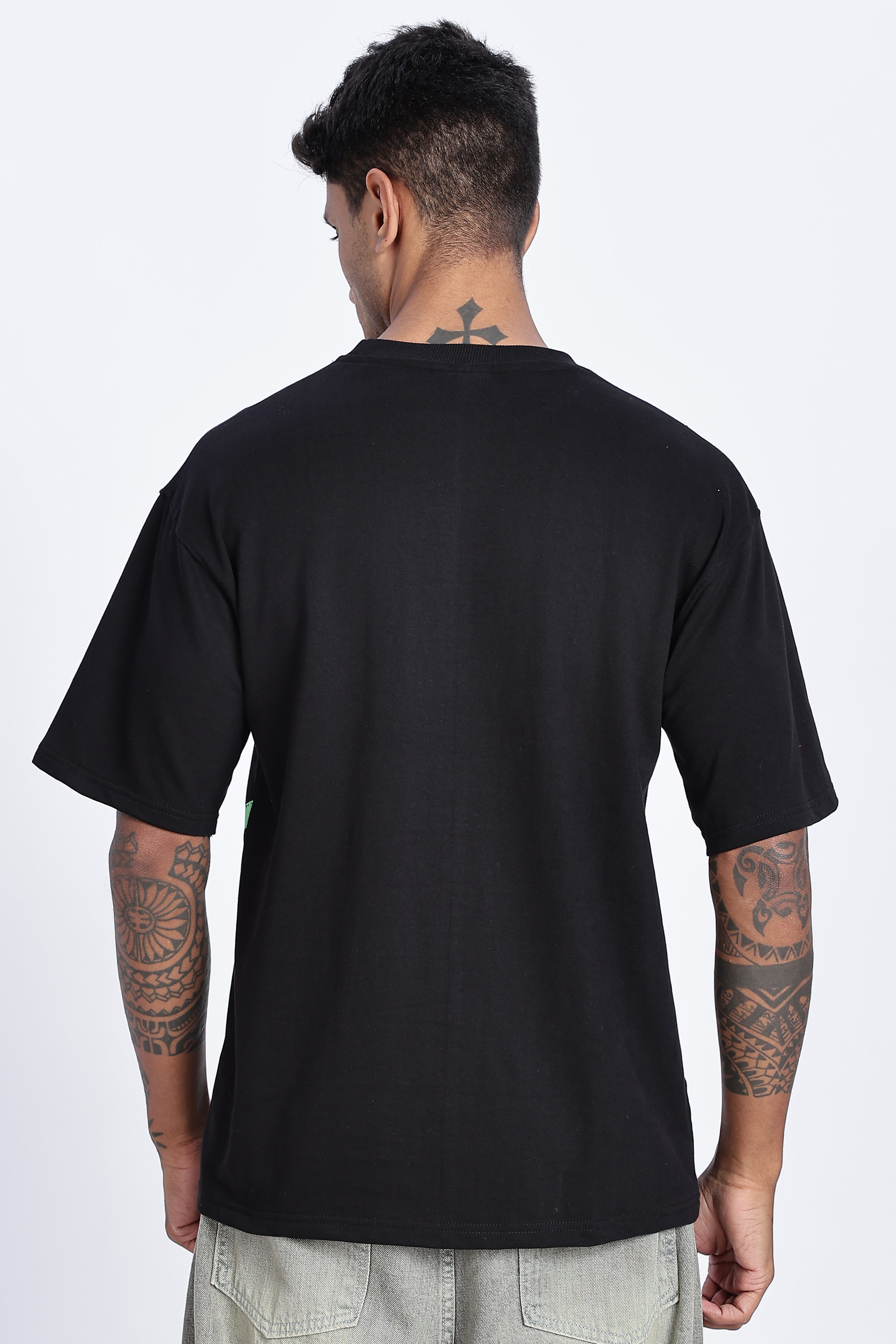 Graphic Chest Strap Oversized T-Shirt - Snipes