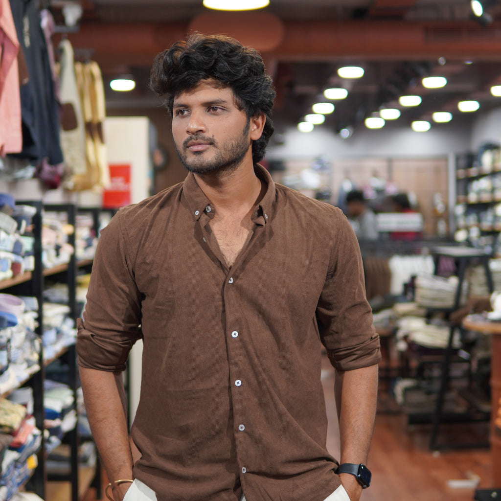 Snipes premium corduroy shirt in a rich texture, featuring a classic collar and button-up design.