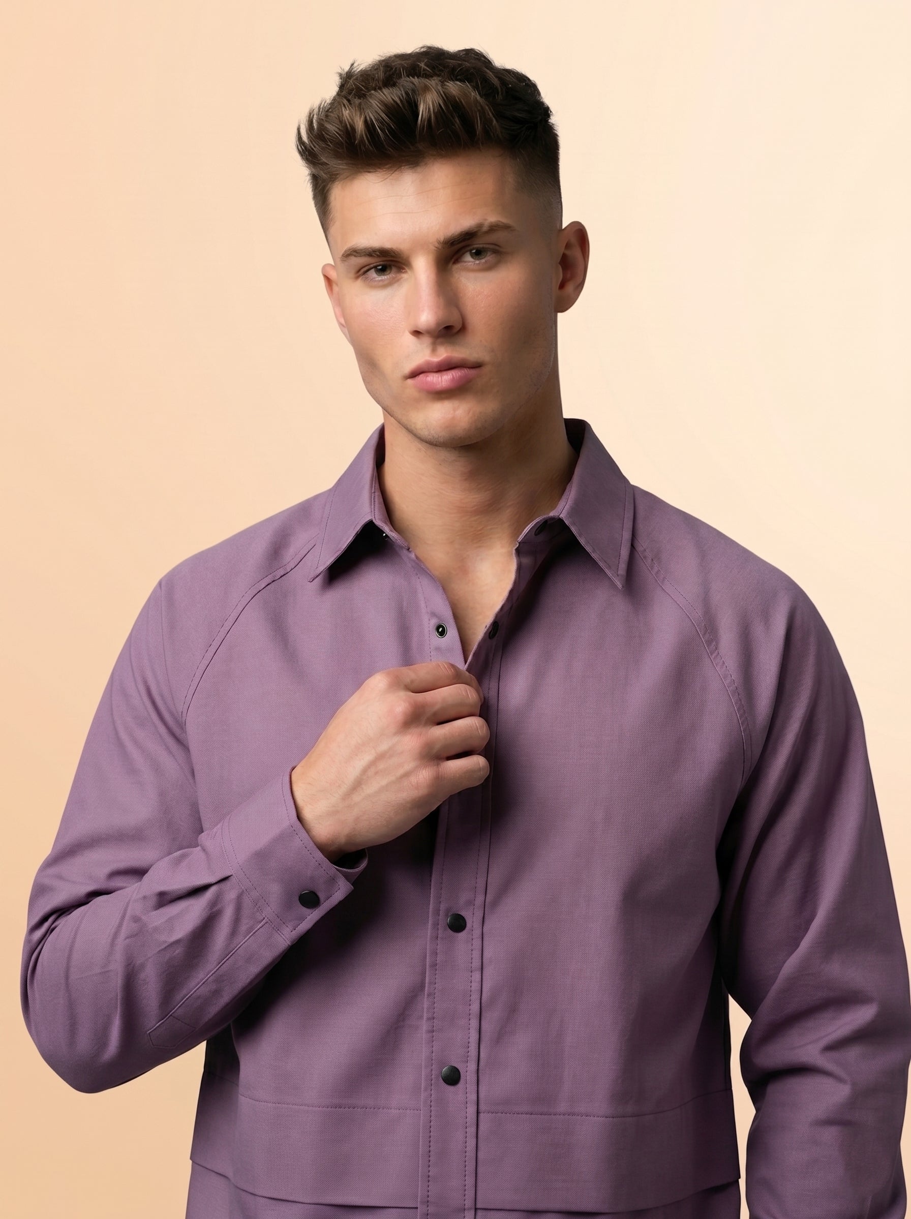 Snipes men's shacket, a stylish shirt-jacket combo in a versatile design, perfect for layered casual wear.