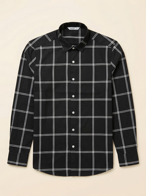 Snipes checked shirt featuring a classic plaid pattern, long sleeves, and a button-up front, perfect for casual wear.