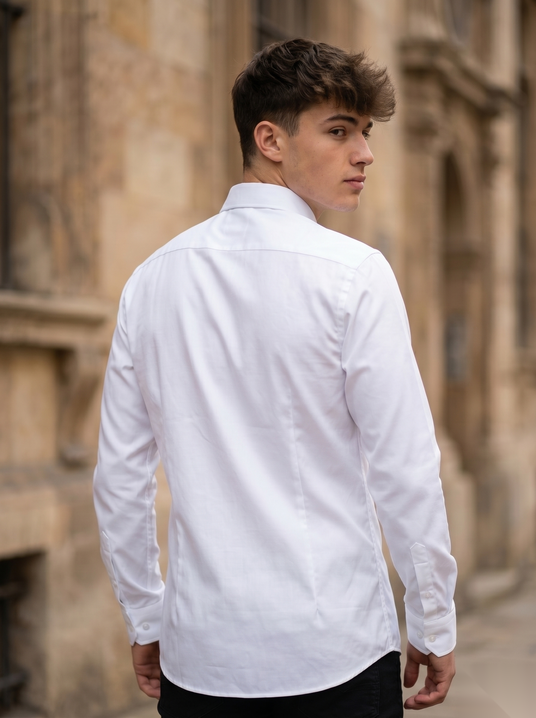 Classic Lachka shirt by Snipes featuring a stylish design, showcased on a mannequin with a clean background.