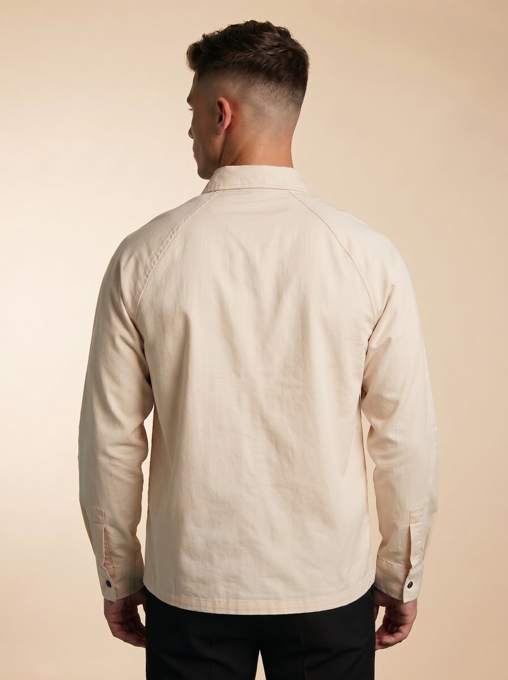 Snipes shacket shirt in neutral tones, featuring a classic collar and button-up front, styled for casual wear.