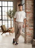 Light beige loose fit linen casual pants from Snipes with relaxed waistband and wide-leg design, ideal for comfortable everyday wear.